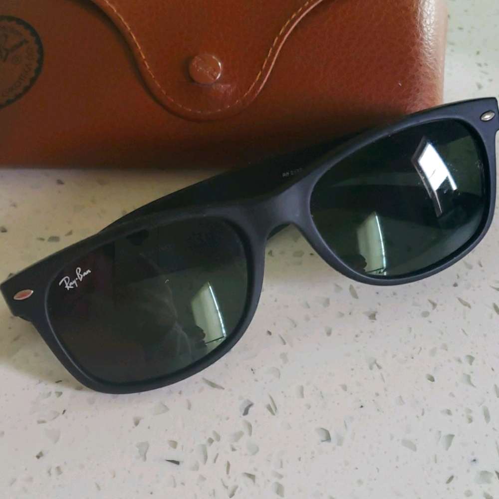 Rayban New Wayfarer Sunglassws in Matte Black